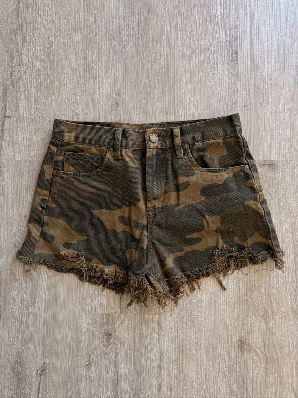Womens Camo 2.5” Short Shorts